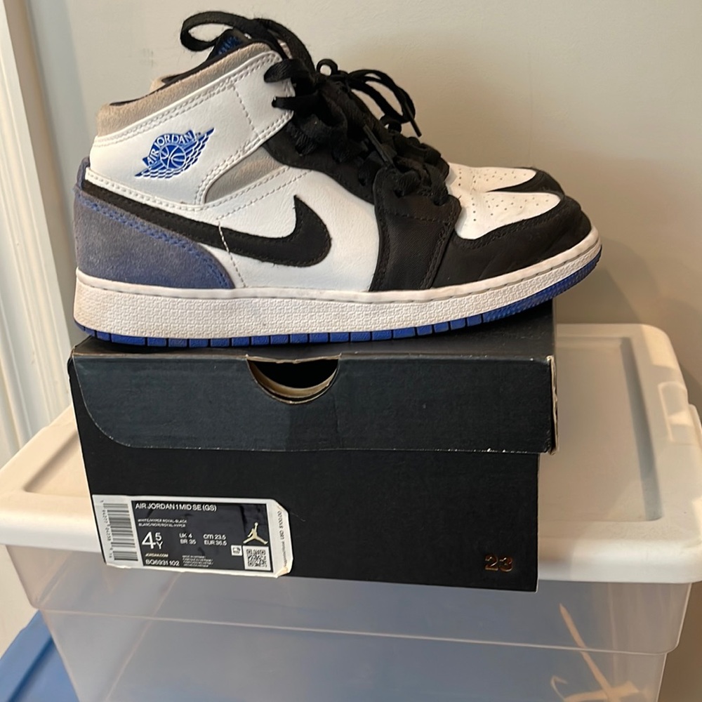 Nike air Jordan mid 1